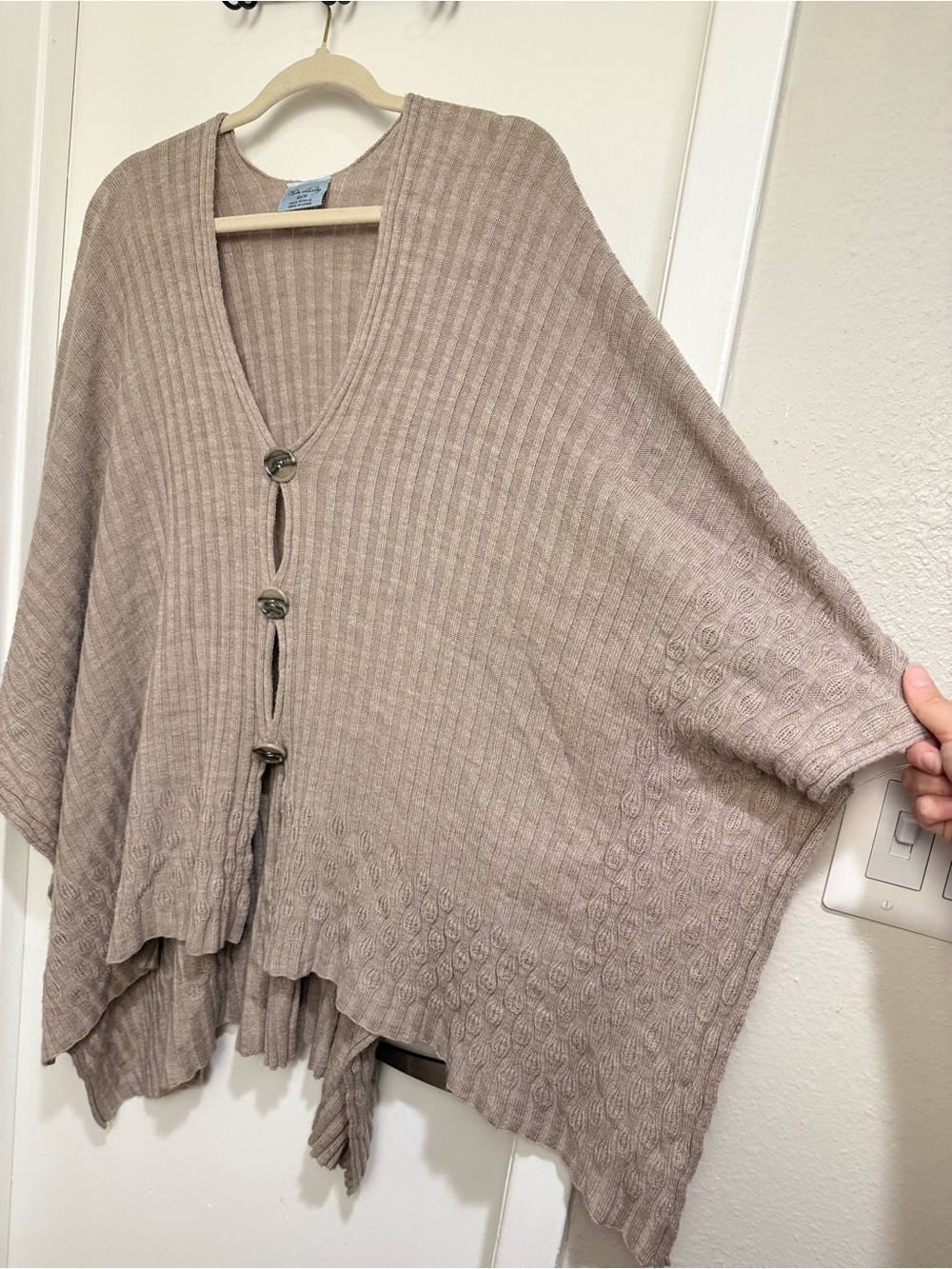 Kate Landry Oversized Cable Knit Poncho Cardigan Taupe One Size - Picture 4 of 6